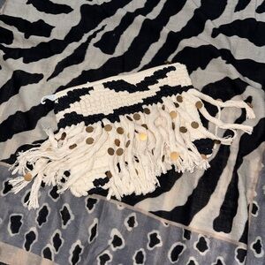 Elegant Black and Cream Fringe Hair Accessory